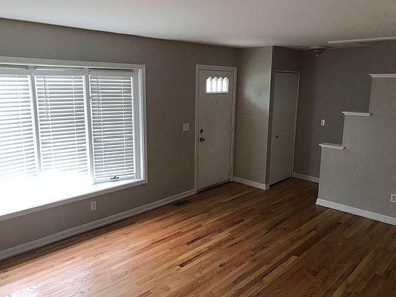 4th image of 30528 Grandview Ave