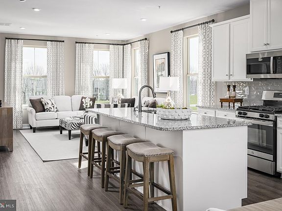 4th image of 59B Destrier St