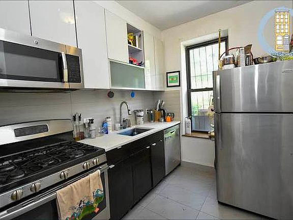2nd image of 565 Chauncey St APT 1