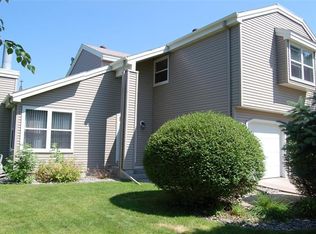 2206 Highland Ct, Grand Forks, ND 58201