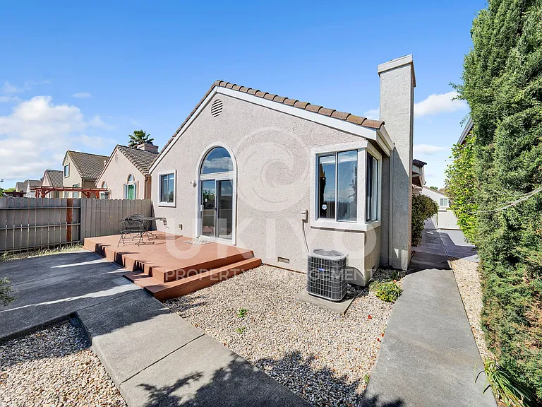 265 Potrero St — Photo 35