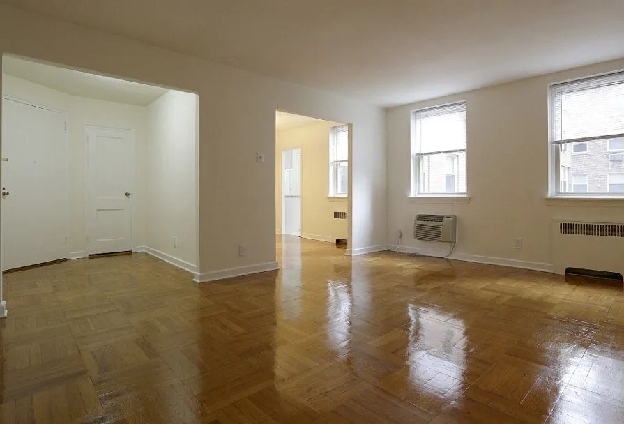 The Mayfair Apartments — Photo 2