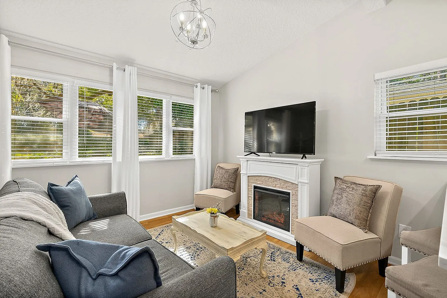 1 bed, 1.0 bath, 581 sqft, $2,110 — Photo 2