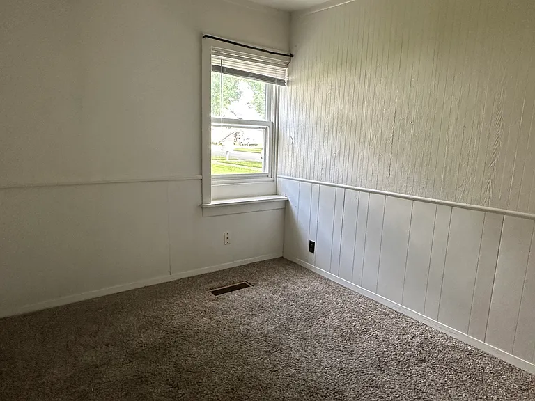 528 Niagara St — Photo 16