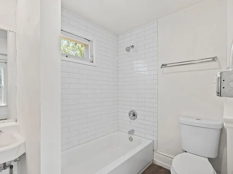 264 N 200 W — Photo 19