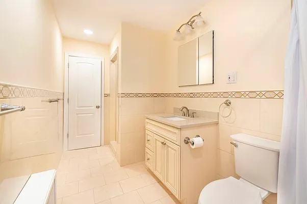 Rented by RealTegrity NY LLC | media 70