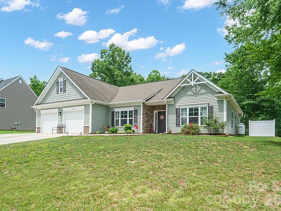 3rd image of 149 Windstone Dr