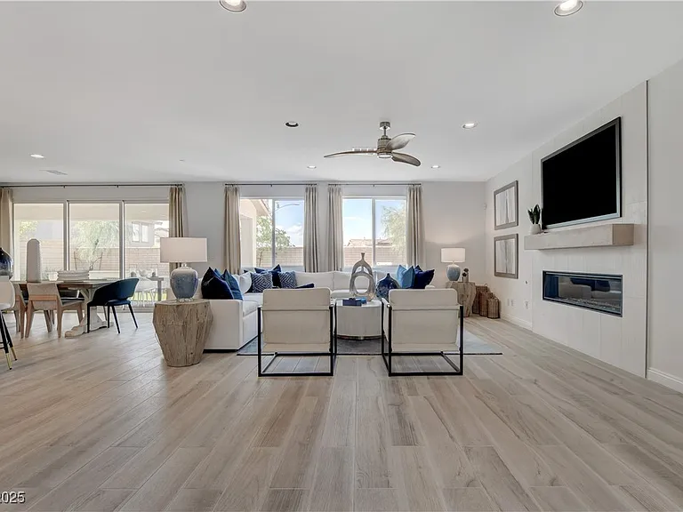1075 N Water St — Photo 7