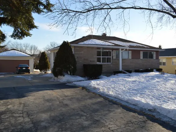 5421 W Dean Rd, Brown Deer, WI 53223