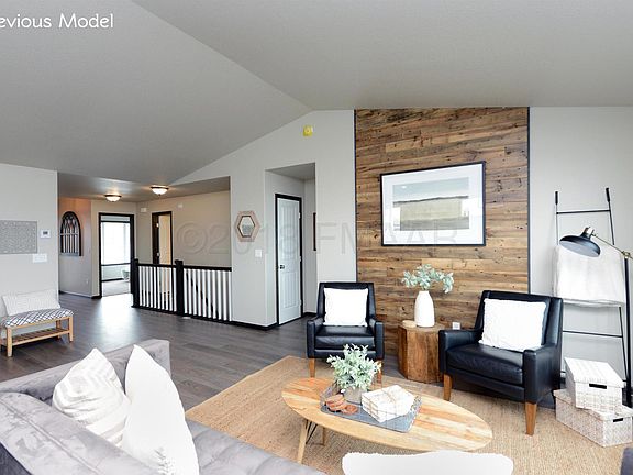 4th image of 8064 Goldfinch Dr
