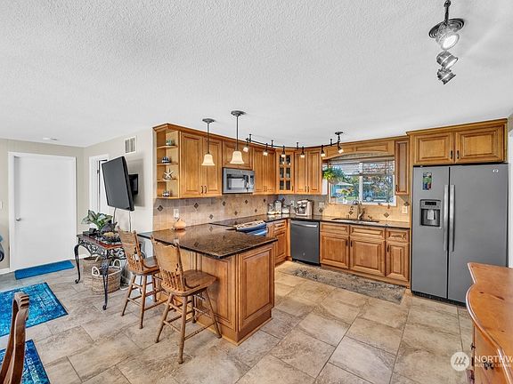 5th image of 520 N Road 38