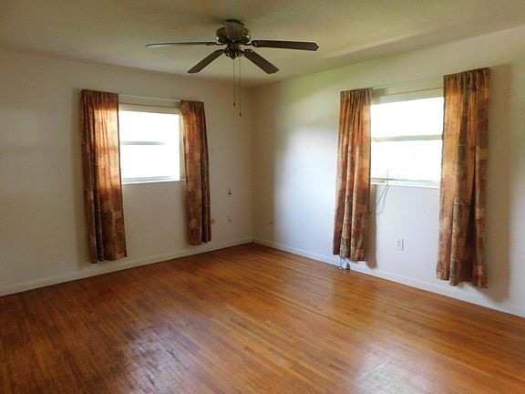 5th image of 2231 Mimosa Ln