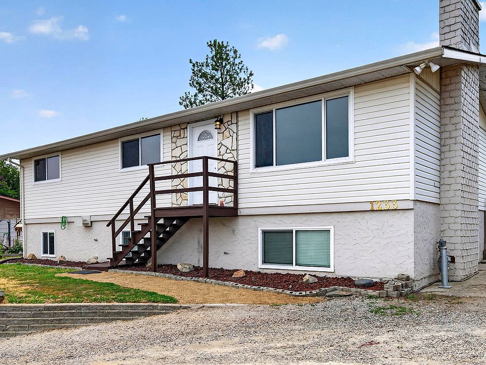 1st image of 1233 Foxwood Ln