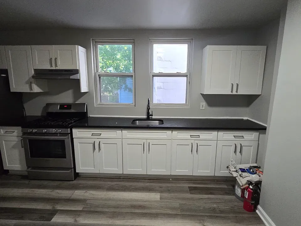 114 Bostwick Ave #1