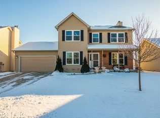 32 Swan Lake Rd, Bloomington, IL 61704