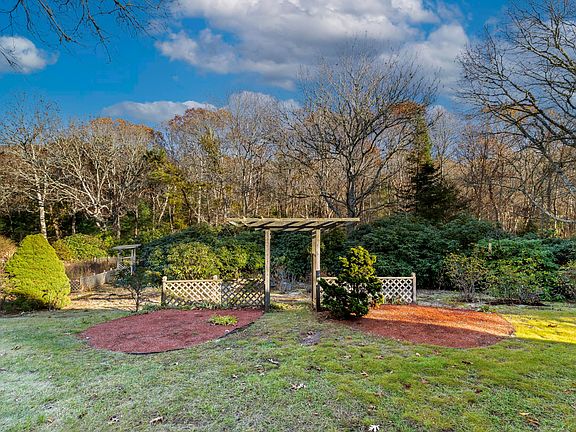 5th image of 23 Meadowood Lane