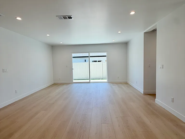 6200 Camellia Ave — Photo 10