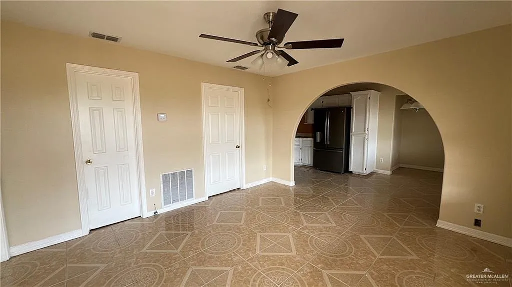 2 bed, 2.0 bath, 1024 sqft, $1,600 — Photo 4