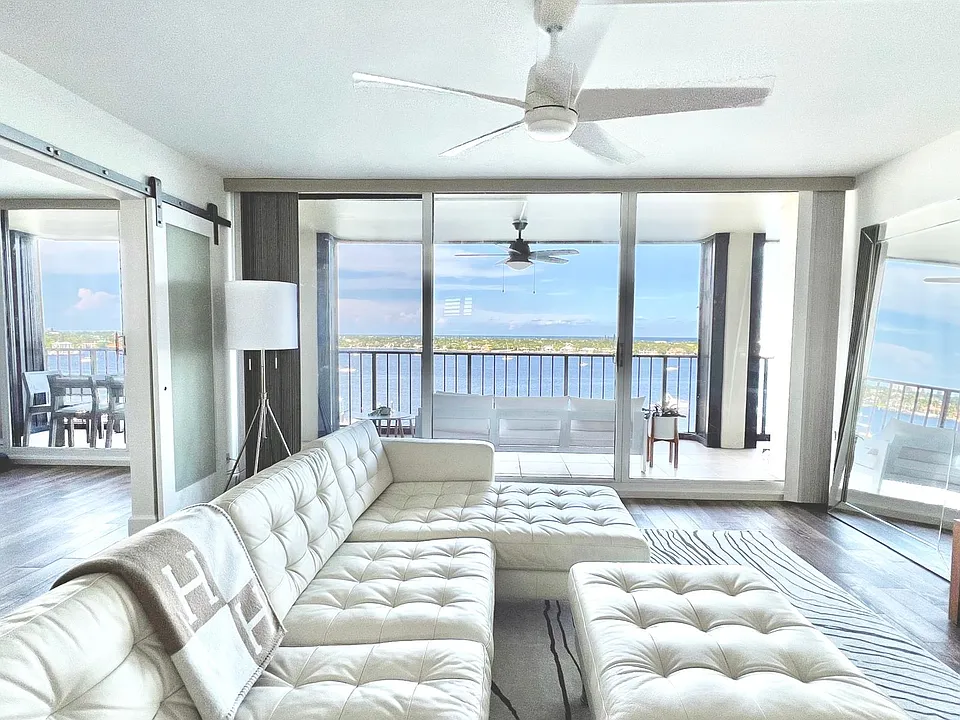 132 Lakeshore Dr #1118