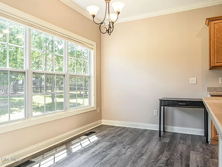 11 Victoria Dr — Photo 21