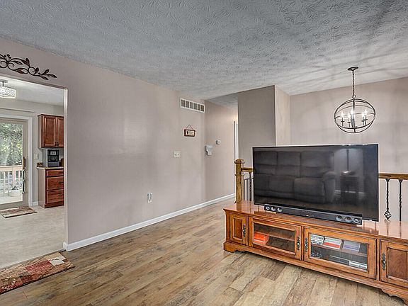4th image of 208 Kentaboo Ave