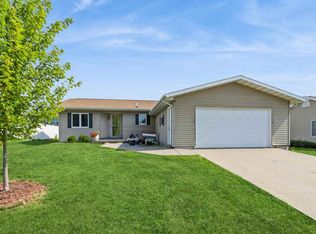 206 Buckeye Ln, Riverside, IA 52327