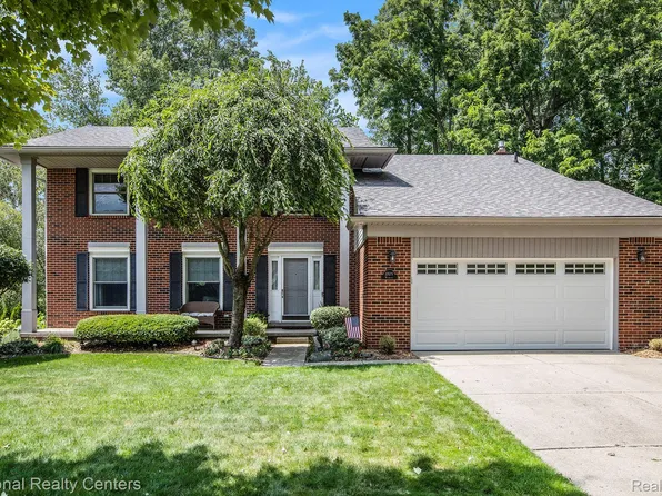 8979 Woodberry Rd, Plymouth, MI 48170