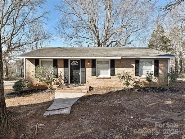 738 Rudd Ct, Charlotte, NC 28216