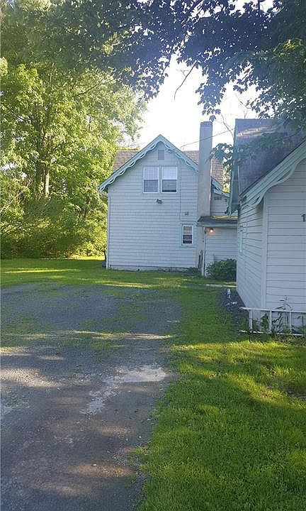 1st image of 15 Creekside Ln