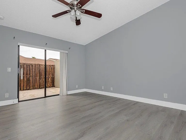 161 Meadows Dr #161 — Photo 6