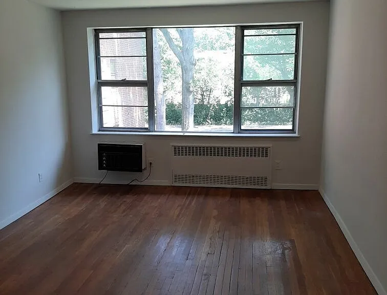 26 Middle Neck Rd #1C — Photo 6