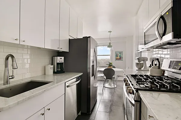 Sold by Compass | media 21