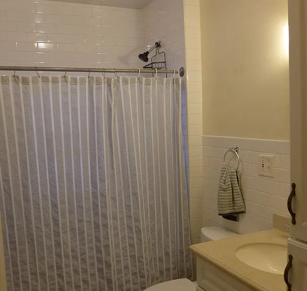 136 Elgin Ave — Photo 15