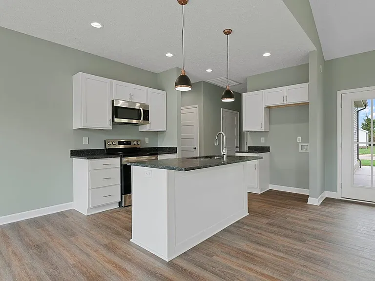 2583 Cedrus Ave — Photo 9