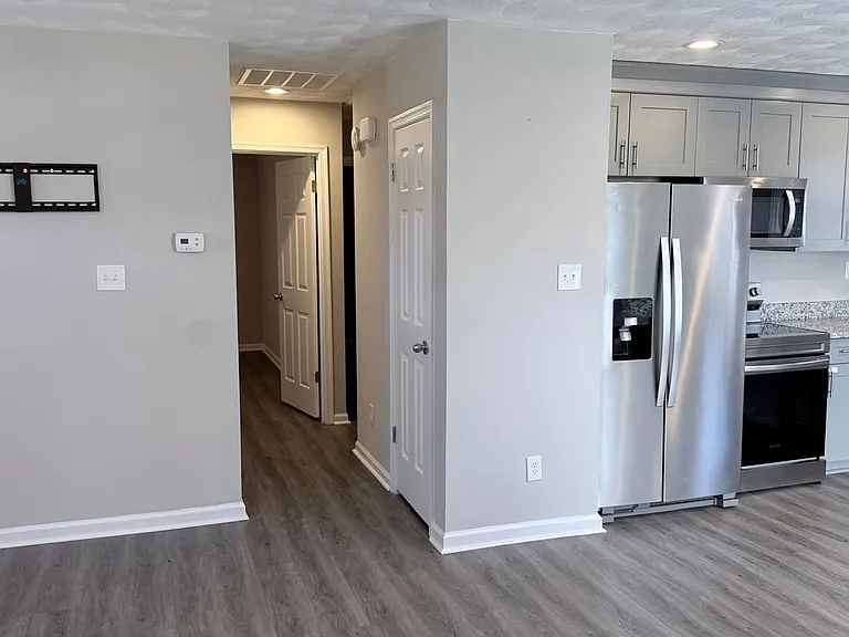 104 Butts Ln — Photo 3