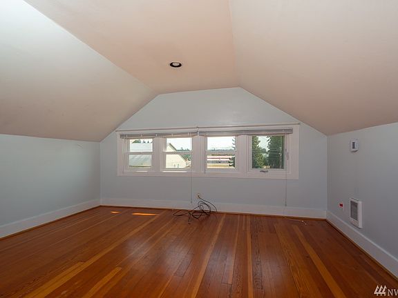 4th image of 403 2nd Ave NE