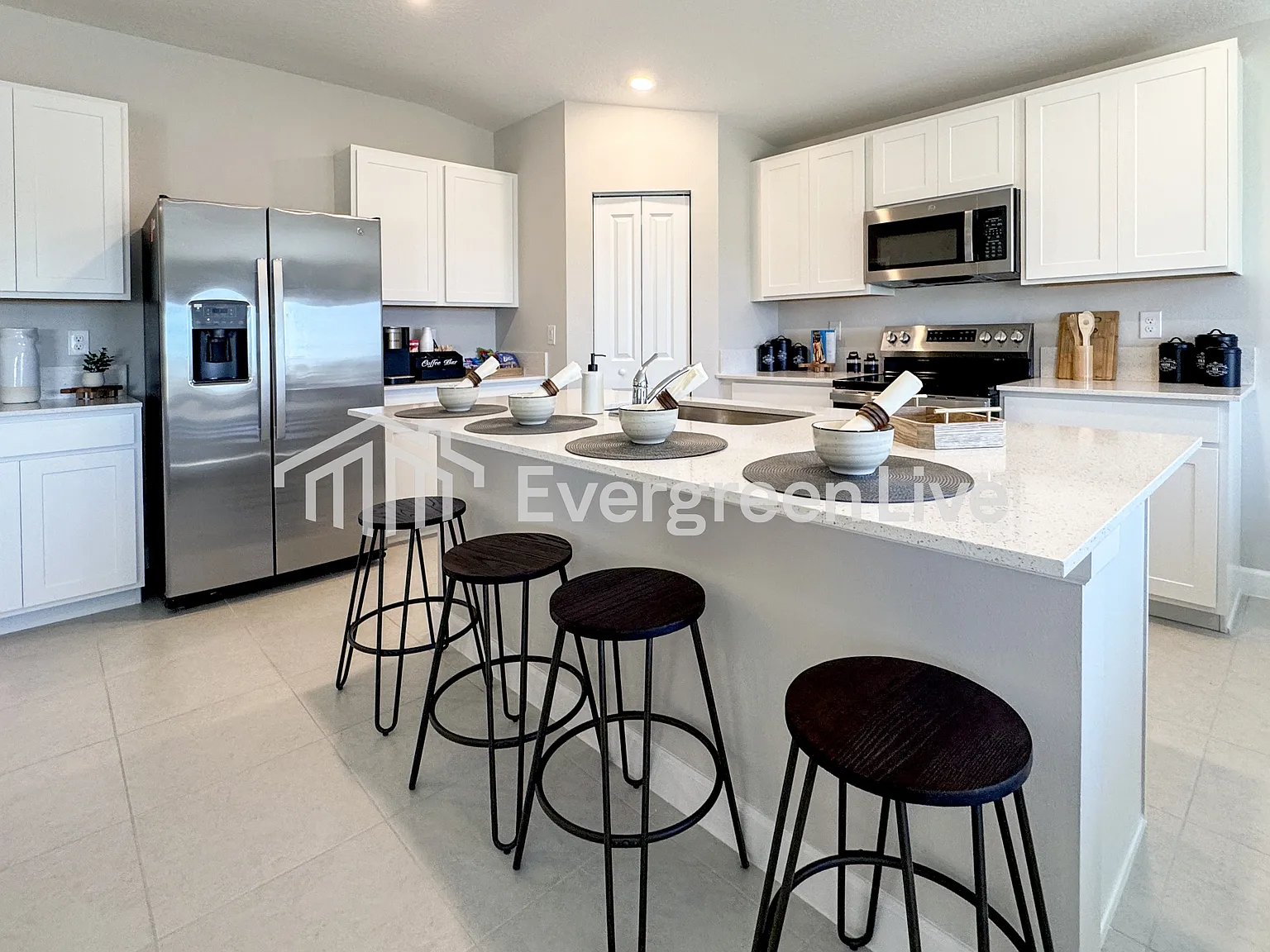 4 bed, 2.0 bath, 1824 sqft, $2,135 — Photo 3