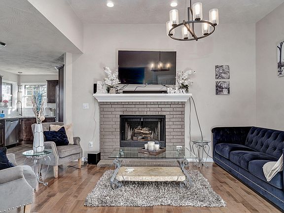 4th image of 2116 S Oak Park Dr