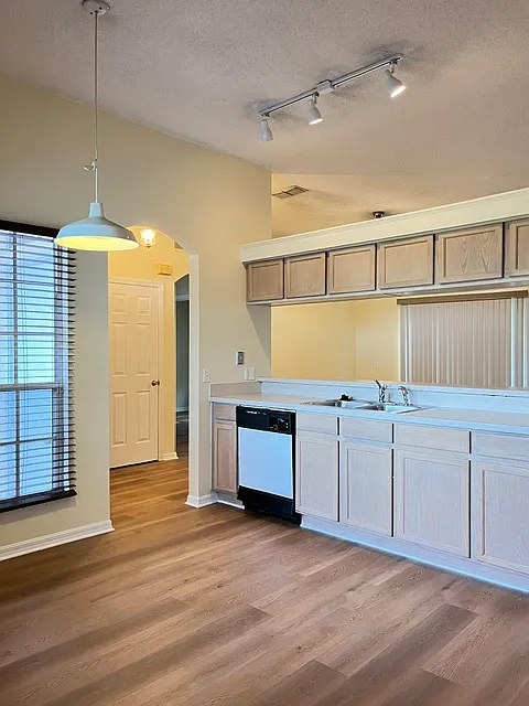 3/2 in DeLand, $1,800/month! — Photo 4