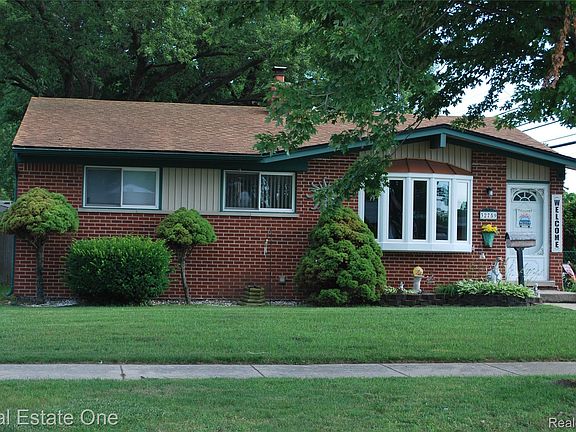 4th image of 32759 Birchwood St