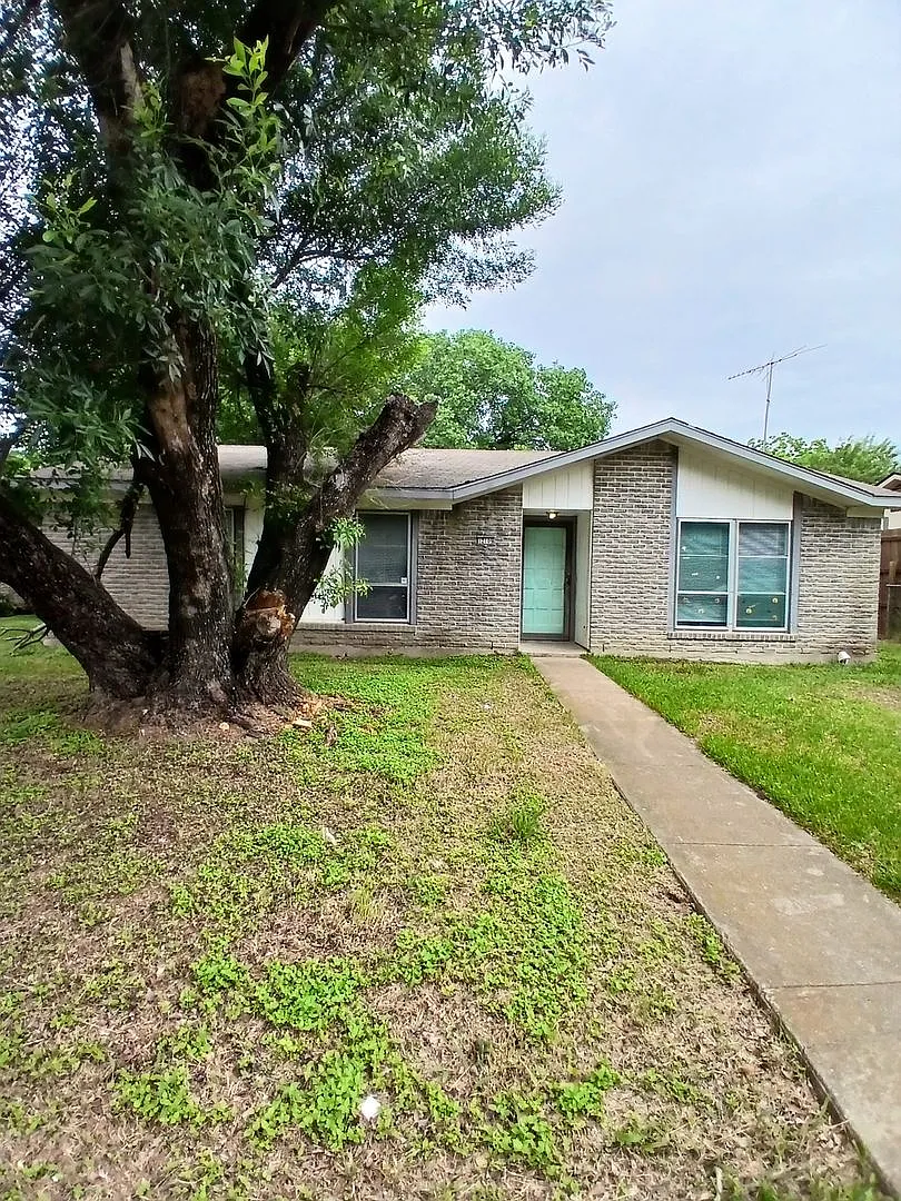 3 Bedrooms, 2 Full Baths in Balch Springs — Photo 4
