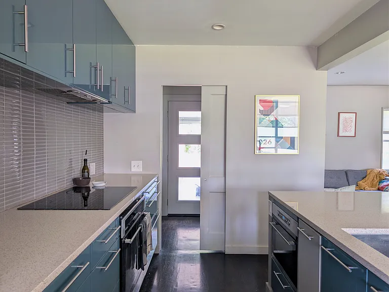 10026 Lake Gardens Dr — Photo 5