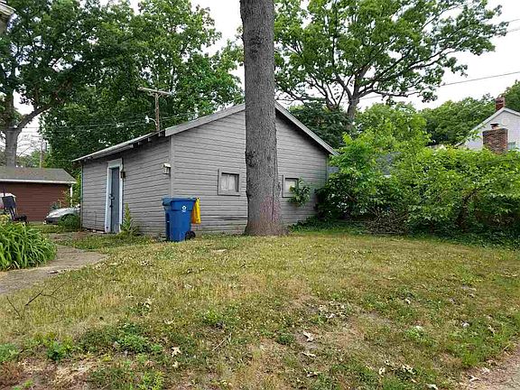3rd image of 902 W Mishawaka Ave