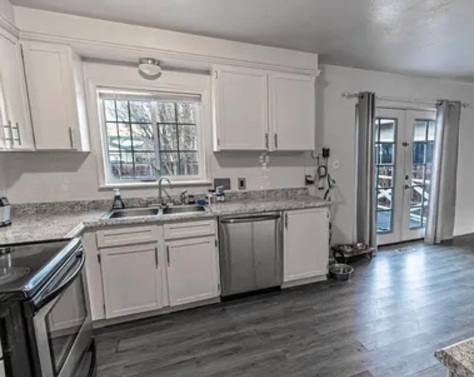4 bed, 1640 sqft, $2,900 — Photo 3