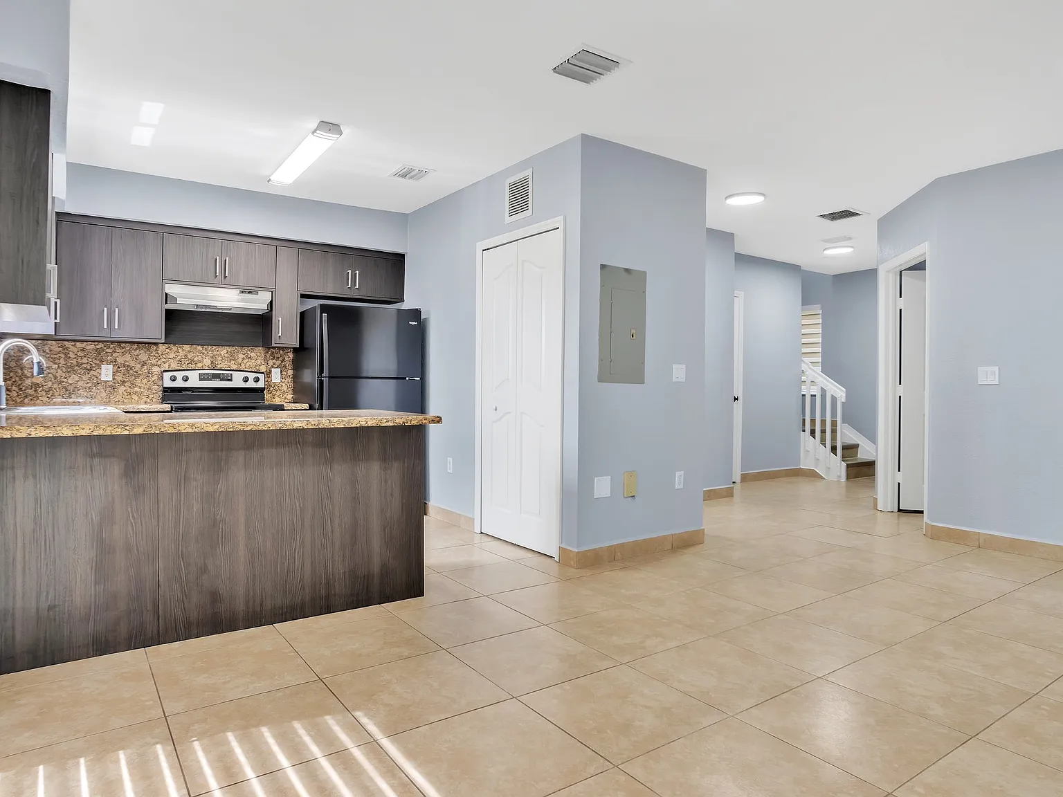 3 bed, 1300 sqft, $2,500 — Photo 2