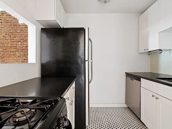 2nd image of 525 Atlantic Ave APT A