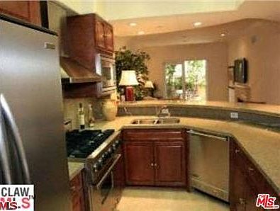 3rd image of 1000 Granville Ave APT 201