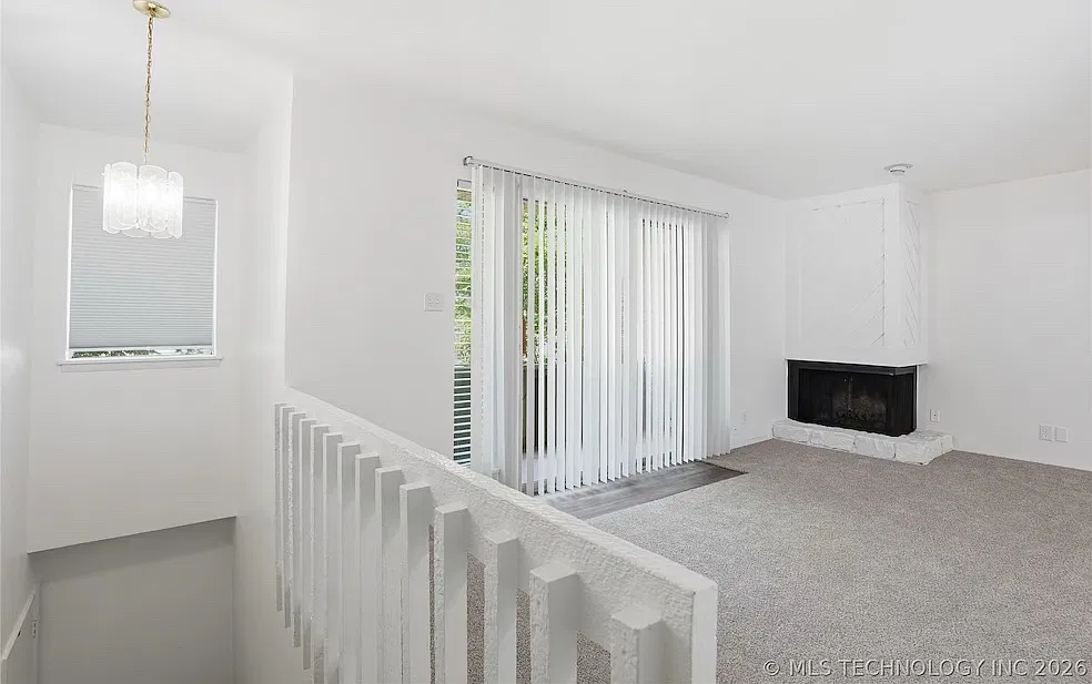 2 bed, 1026 sqft, $1,300 — Photo 2