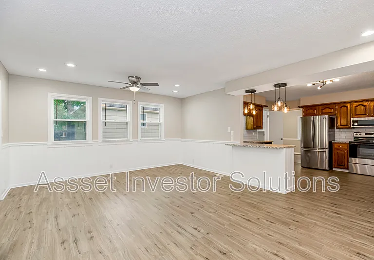 9109 Goddard St — Photo 12