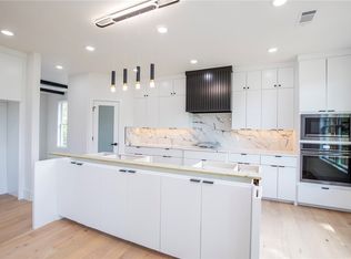 2004 NE Chaucer St, Bentonville, AR 72712